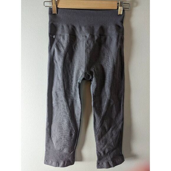 LULULEMON ATHLETICA	Free To Flow Crop 17' in Magnum/White Size 6 - Picture 7 of 7